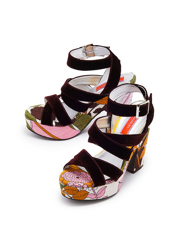 La DoubleJ Medal Wedge in Big Flower Rose